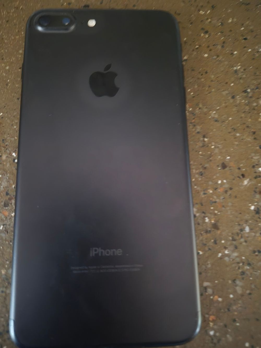 Apple iPhone 7. Unlocked. Works Great. Includes Otter Box Cover - Picture 6 of 7